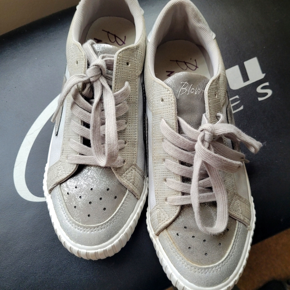 EUC/ BLOWFISH Malibu Sneakers